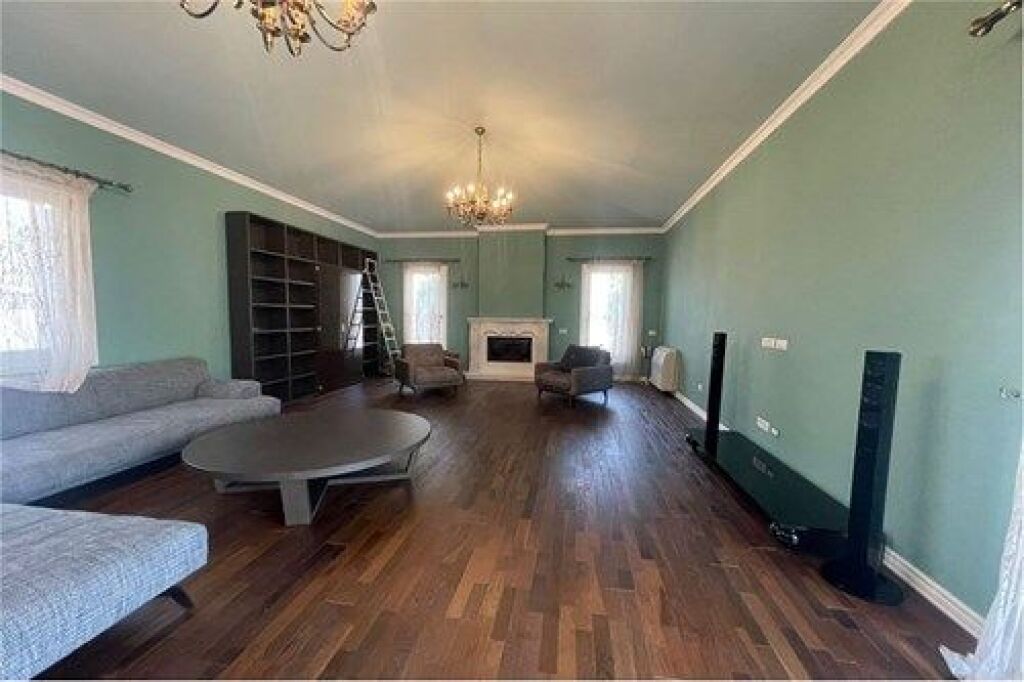 Vile individuale me oborr privat dhe pishine per qira ne perferi te Tiranes , fshati Damjan.