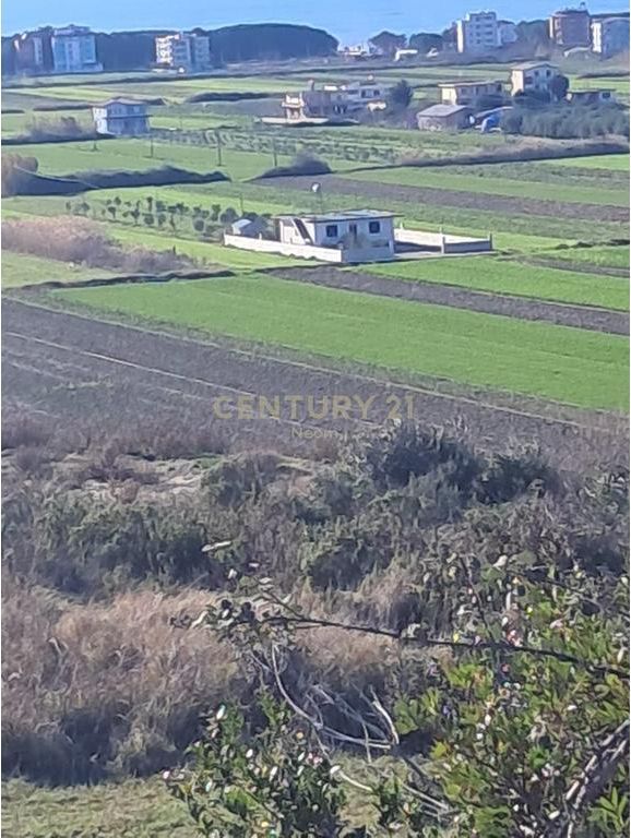 Shitet Tokë në Spille – 5,930 m² 180,000 €