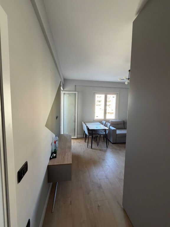 Shitet apartament 1+1 te shkembi kavajes