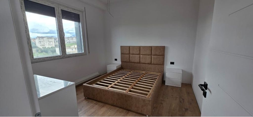 Paskuqan, Offriamo in affitto appartamento 1+1+ veranda, posto auto!