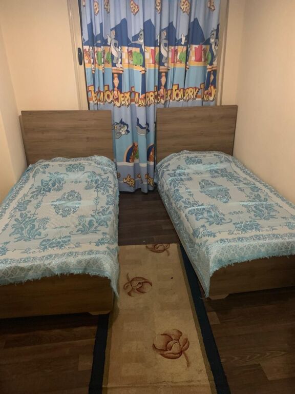 2+1 me Qera prane Rethit ,Astir