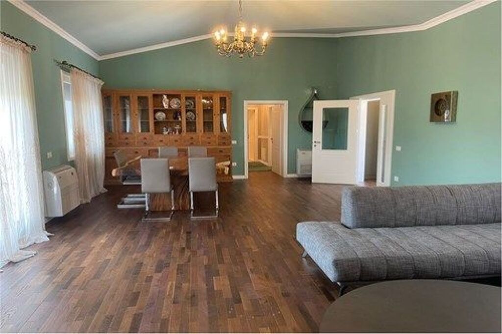 Vile individuale me oborr privat dhe pishine per qira ne perferi te Tiranes , fshati Damjan.