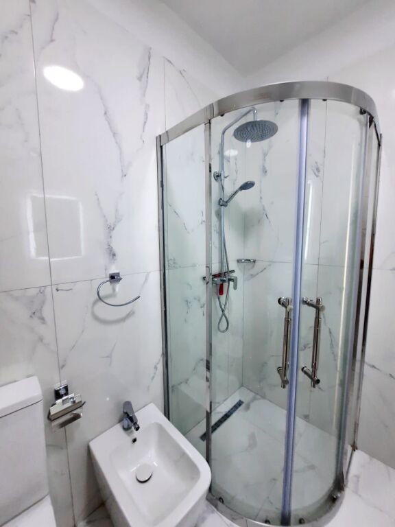 Jepet me qera 1+1 don bosko mobiluar 45000 lek