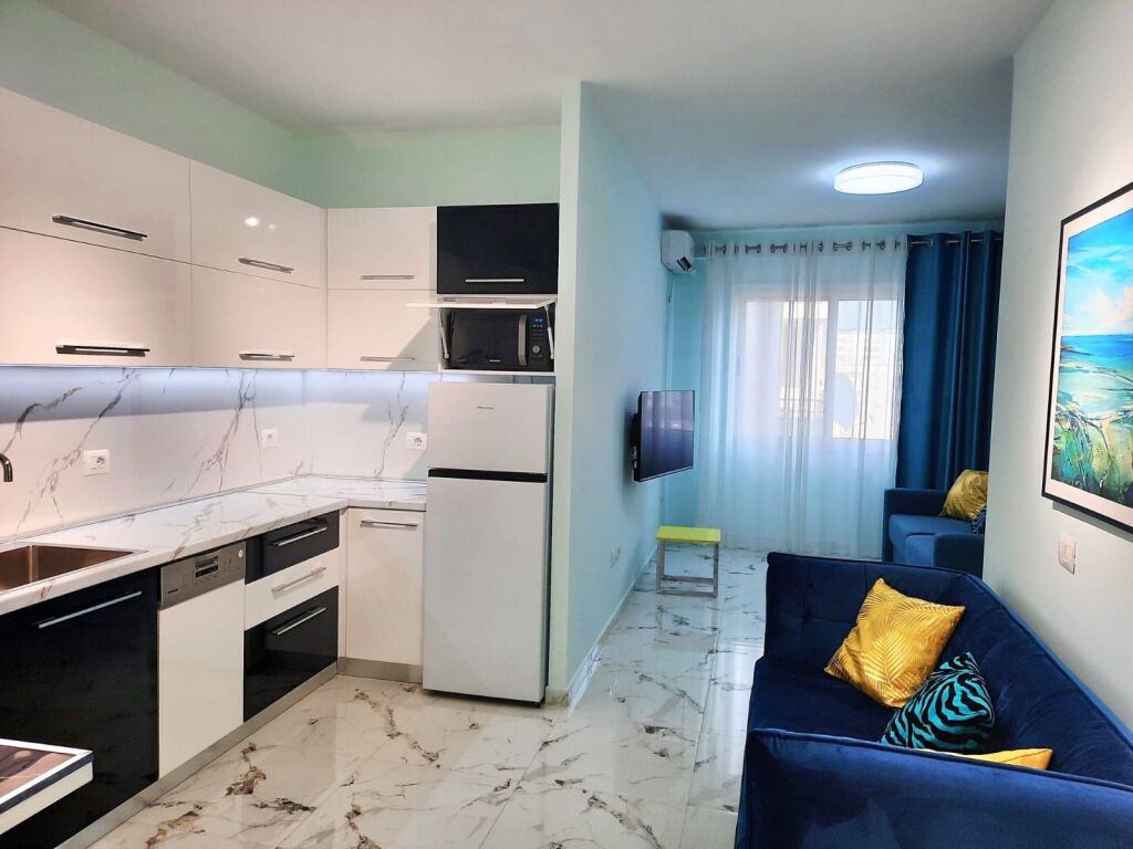 Monolocale arredato, 43 m2, Don Bosko di fronte alla chiesa, 450 mila lek