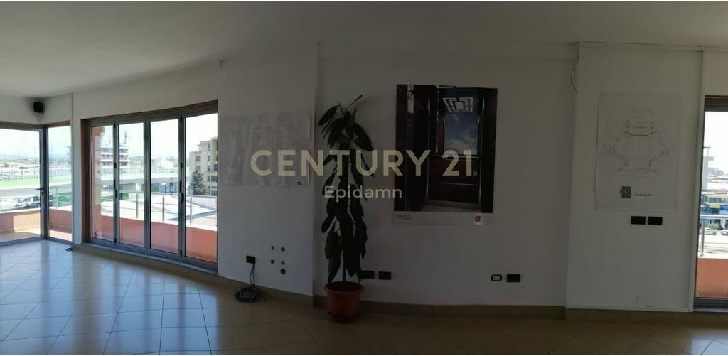 JEPET OBJEKT  + LOKAL ME QERA NE SHKOZET ! 2,300 € /Muaj