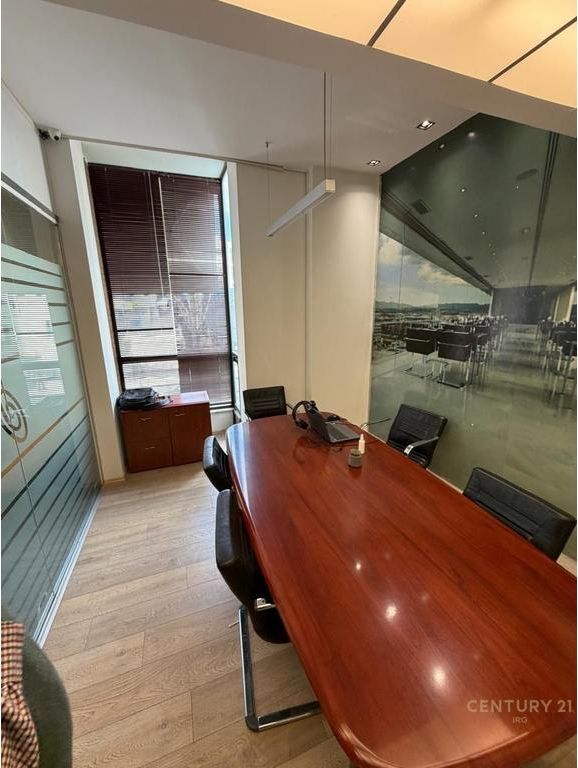 JEPET ZYRE ME QIRA TEK NOBISI