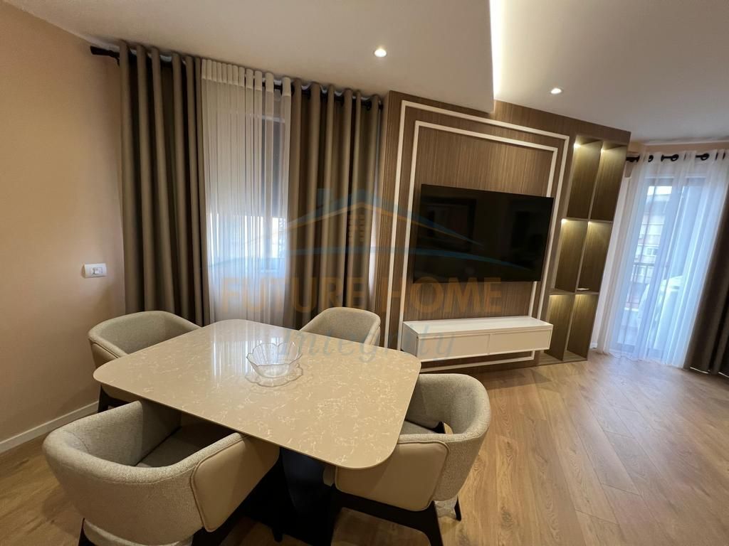 Shitet apartament 2+1+2+post parkimi Rruga e Durresit