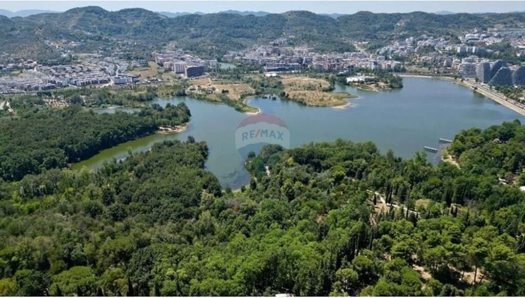 Dyqan per Shitje te Stadiumi Air Albania!