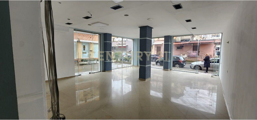 COMMERCIAL SPACE FOR RENT NEAR THE CHIMNEY