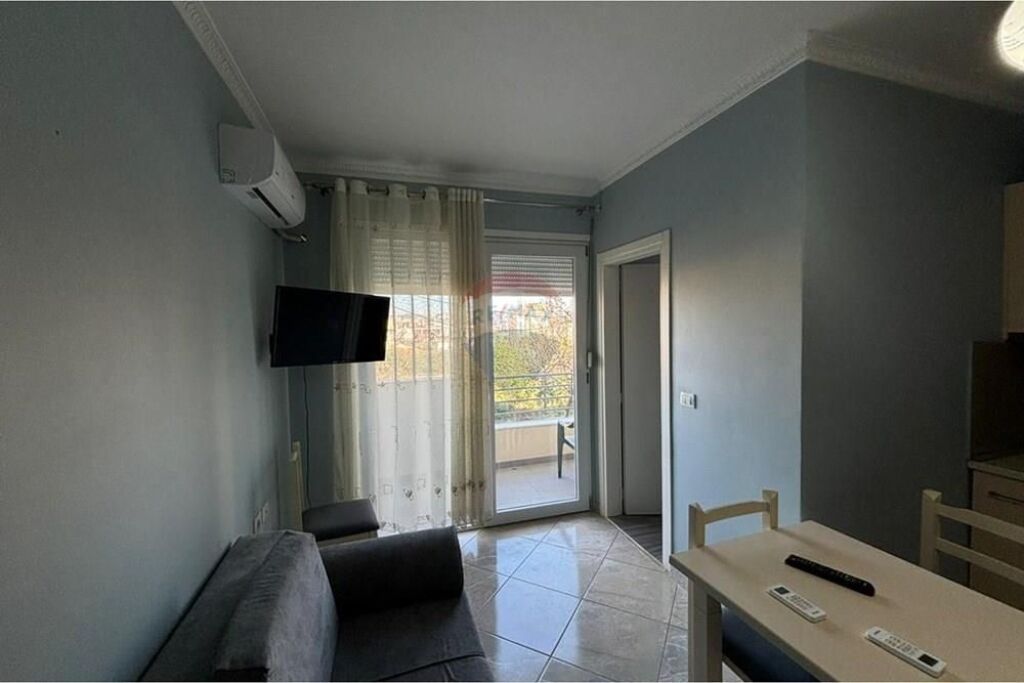 Apartament me Dy Garsoniere – Për Qira Vjetore | Rruga Sazani, Vlorë