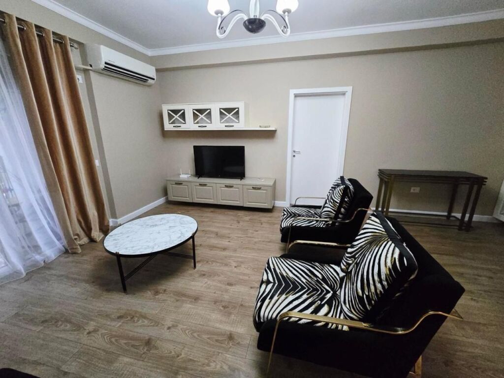 In affitto 3+2 arredato a Pavarotti lago 1400 eu + parcheggio