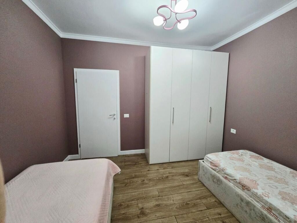 3+1,arredato,vicino alla pizzeria Pavaroti giardino botanico,1400 euro