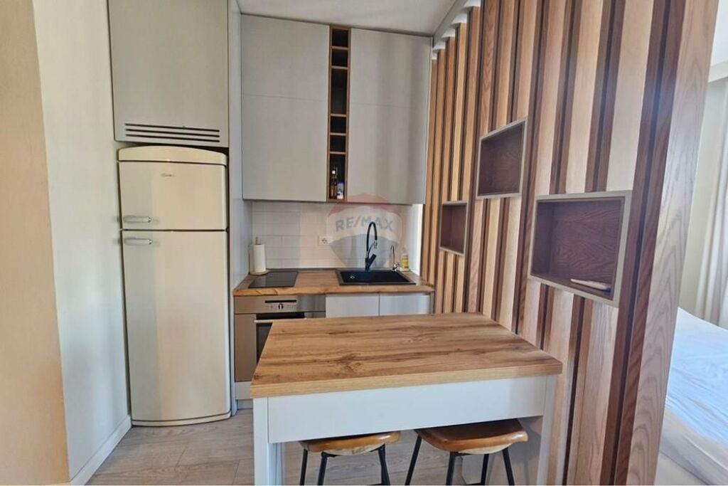 GARSIONERE PER QIRA ---SHESHI WILLSON