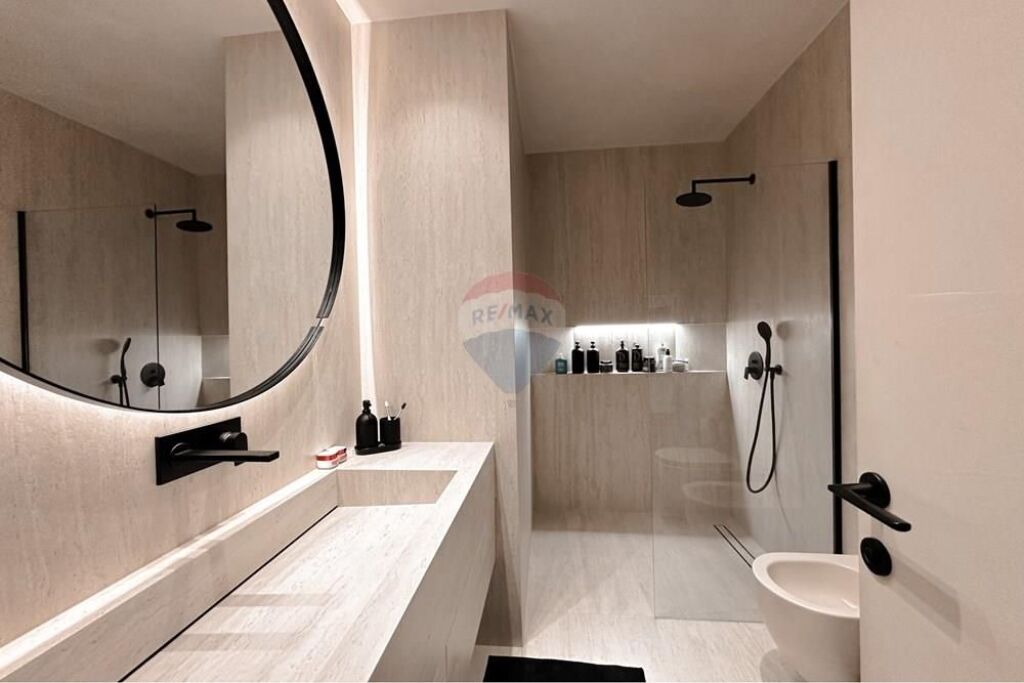 Luxury Apartment for Sale with Lake View!