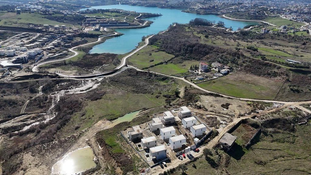 Vilë Ekskluzive për Shitje në Liqeni i Farkës