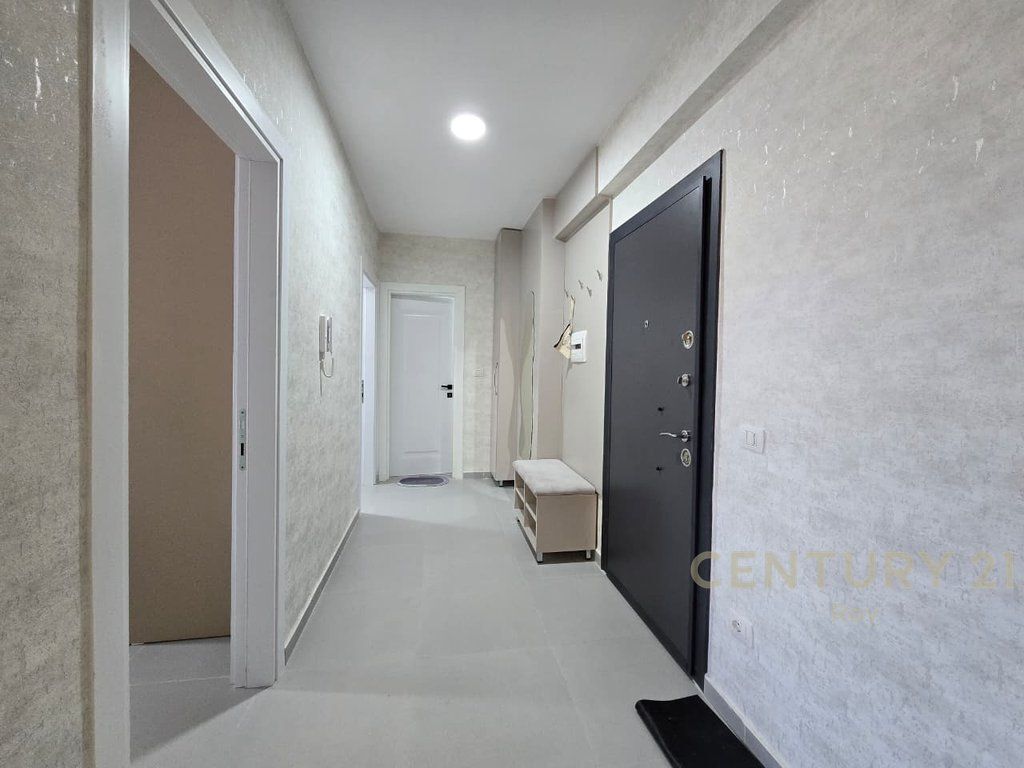 SHITET APARTAMENT 2+1+2 ME PAMJE NGA DETI NE GOLEM