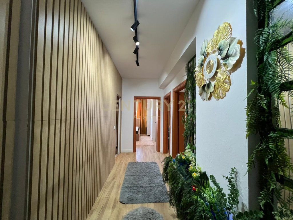 SHITET APARTAMENT 2+1 I MOBILUAR NE PLAZH HEKURUDHA DURRES ! 135,000 €