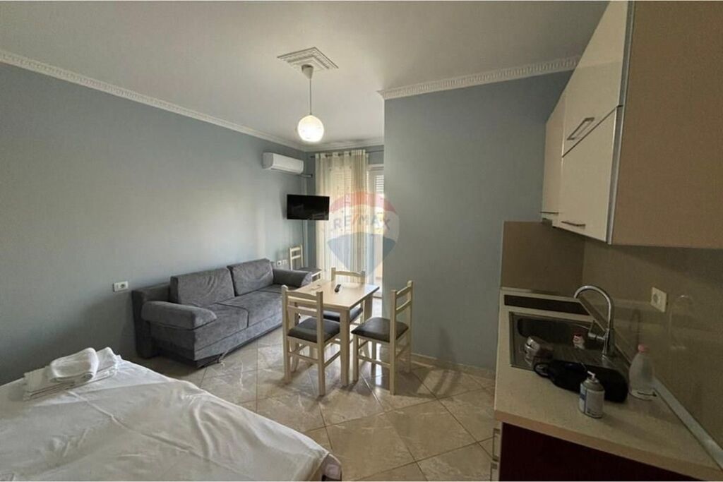 Apartament me Dy Garsoniere – Për Qira Vjetore | Rruga Sazani, Vlorë