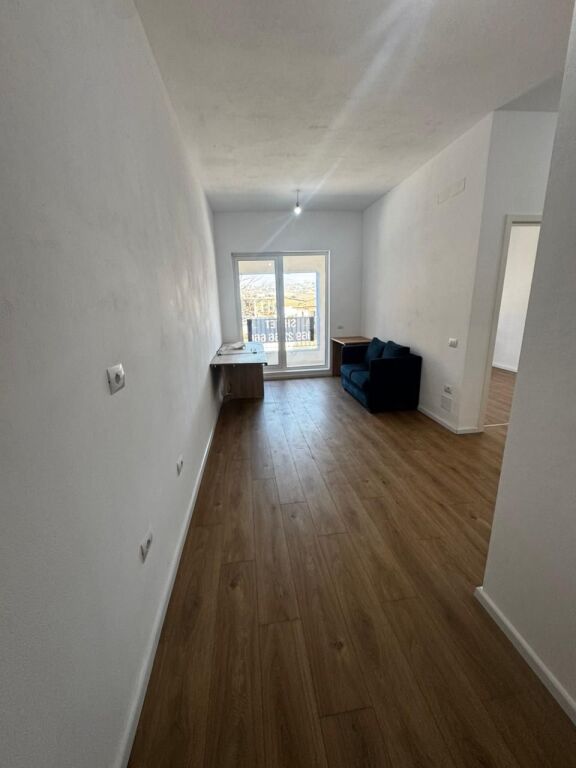 Shitet Apartament 1+1