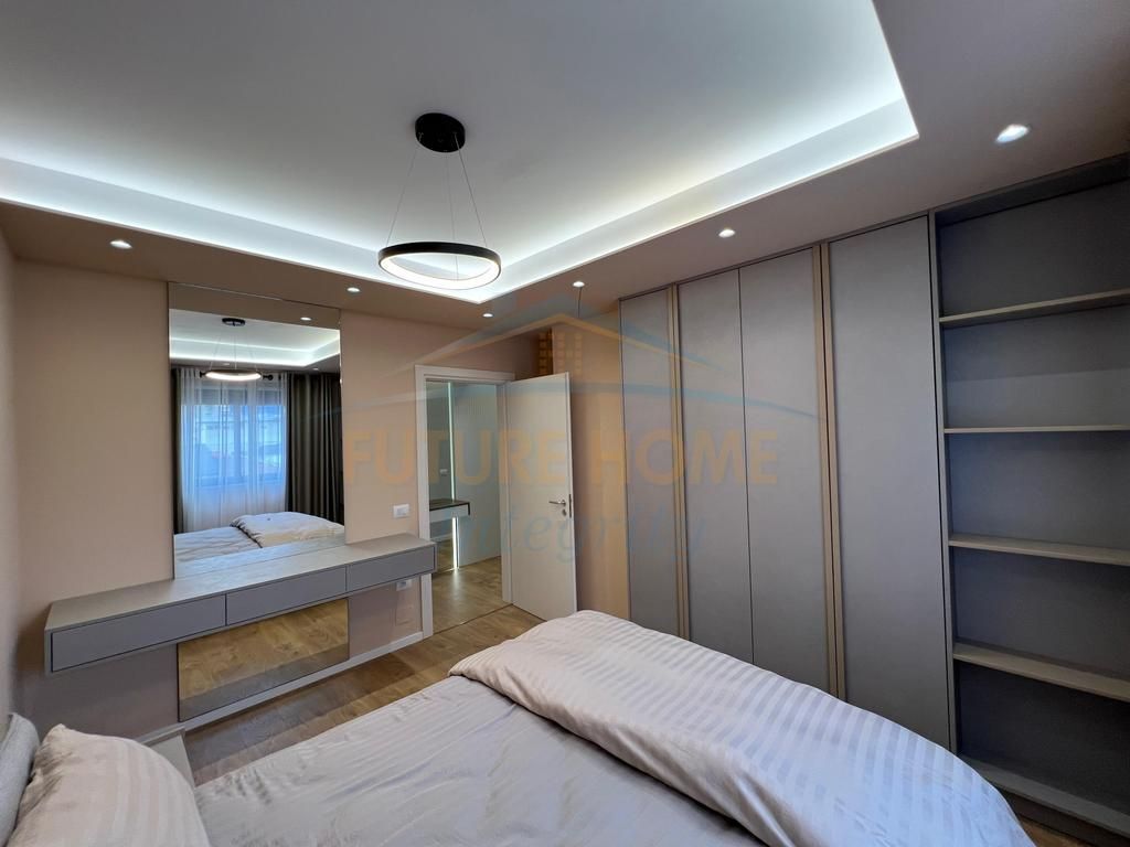 Shitet, Apartament 2+1+2+Post Parkimi, Rruga e Durrësit, Tiranë.