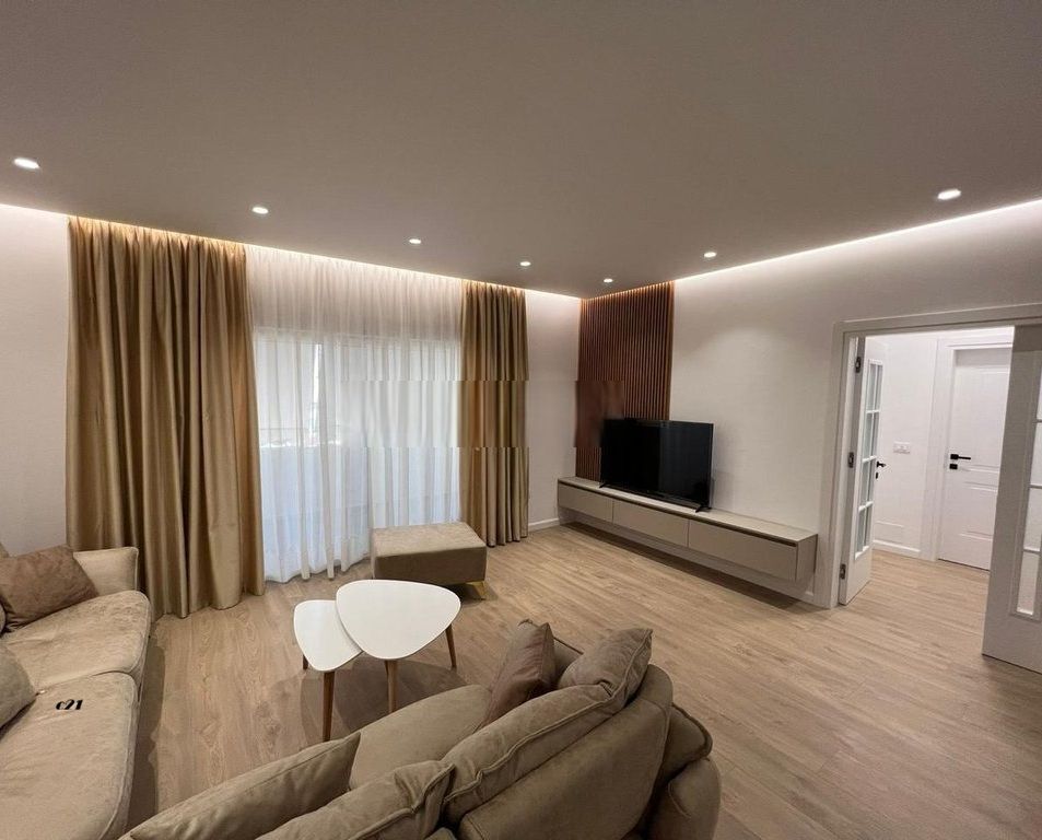 2+1+2 120 m2 piano 2 Zogu i Zi