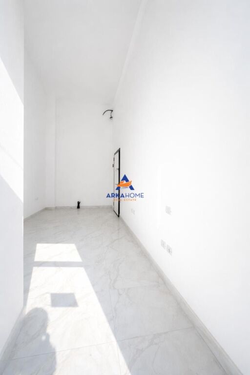 SHITET AMBIENT BIZNESI 30M2 "RRUGA ROBERT ZHVARTZ,KOMUNA E PARISIT" 90000 EURO