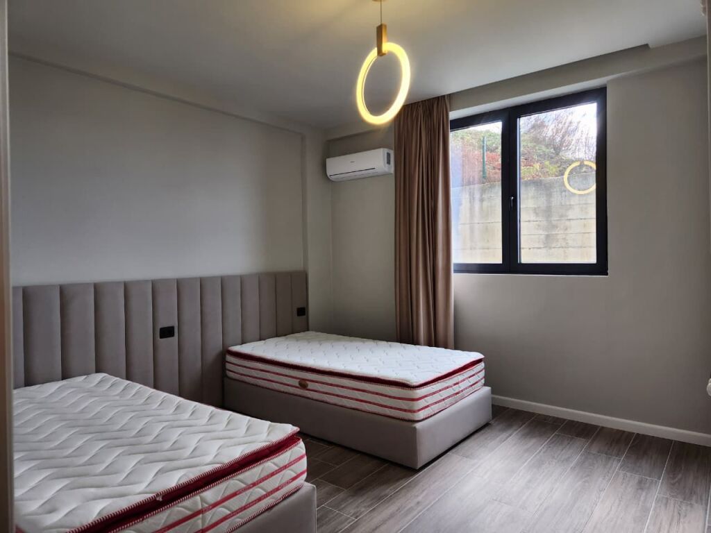 Apartament luksoz për shitje në Lungomare