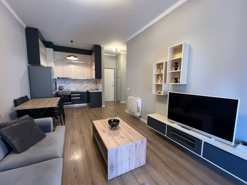 * 1+1 per qira tek *Kompleksi Delijorgji*