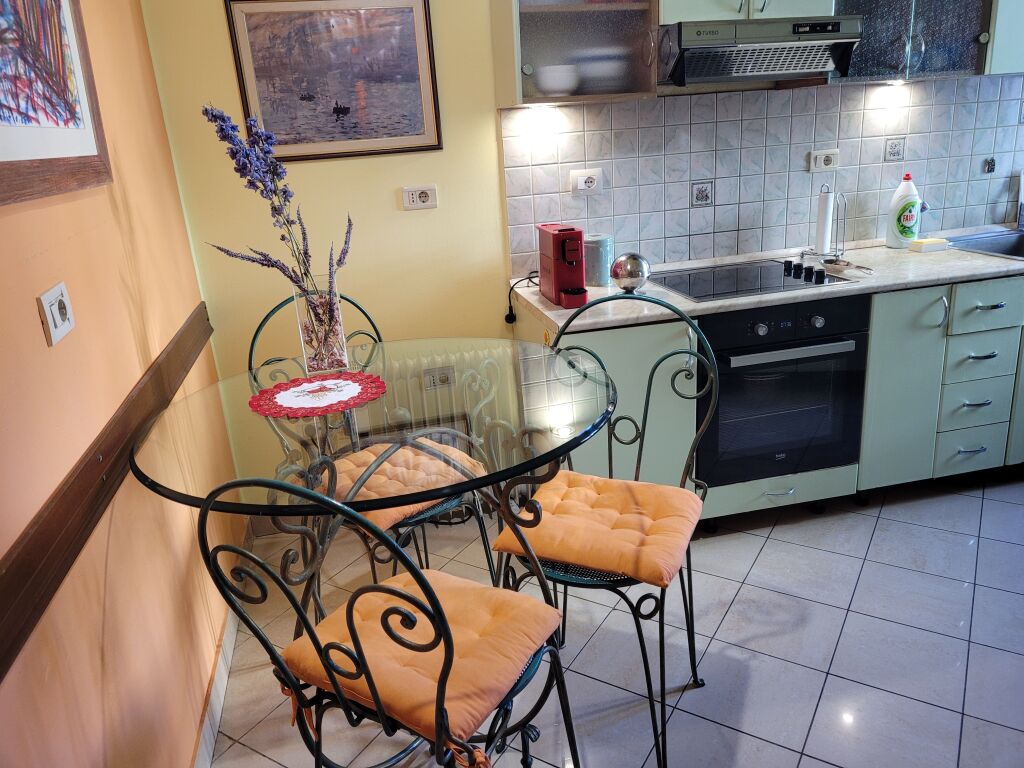 Jepet me qera apartament 2+1 – pranë Stadiumi Dinamo, Tiranë