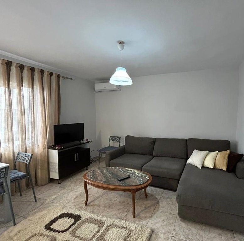 JEPET ME QERA APARTAMENT 1+1 TEK XHAMIA PRANE URES SE TABAKËVE