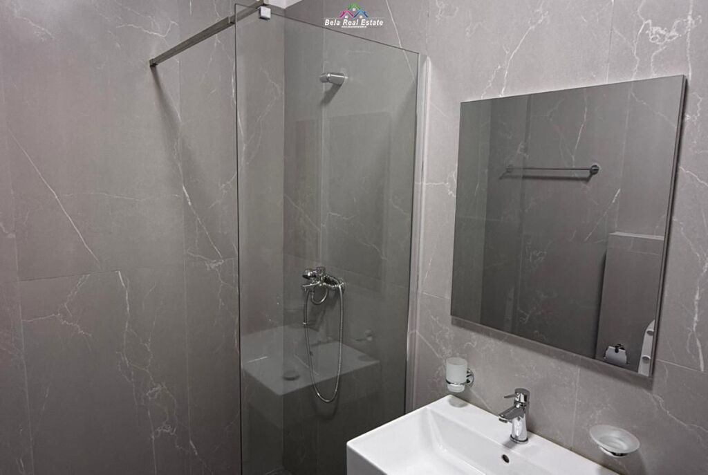 Apartament Me Qera 1+1 Ne 5 Maj ( ID B2101521) Tirane