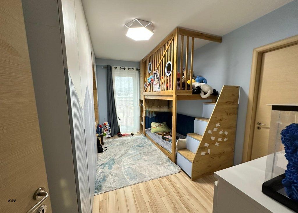 2+1+2 kati4 95m2 Kompleksi AnA