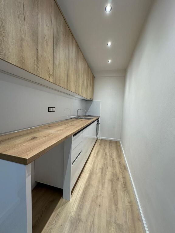 🏠 Qender,Rruga e Barrikadave jepet me qera kati i I-re i nje vile,1+1,ne proces mobilimi .70,000Leke