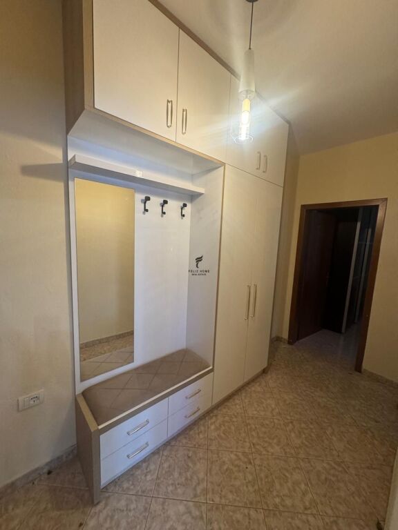 APARTAMENT ME QERA 1+1 21 DHJETORI 60.000 LEKE FH-57923