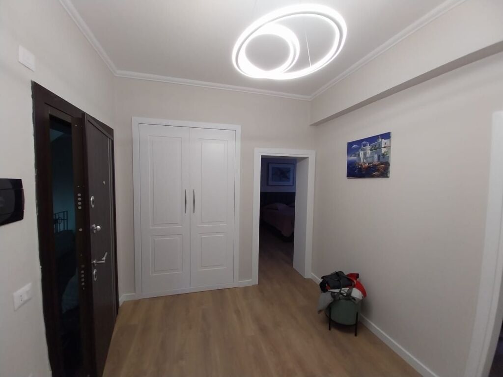 JEPET ME QERA APARTAMENT 2+1 PRANE MUZEUMIT , DURRËS