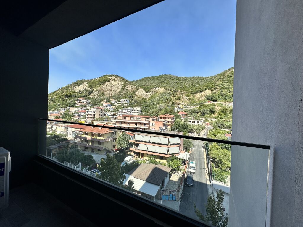 Apartament 2+1+2 në shitje në Lungomare Vlore