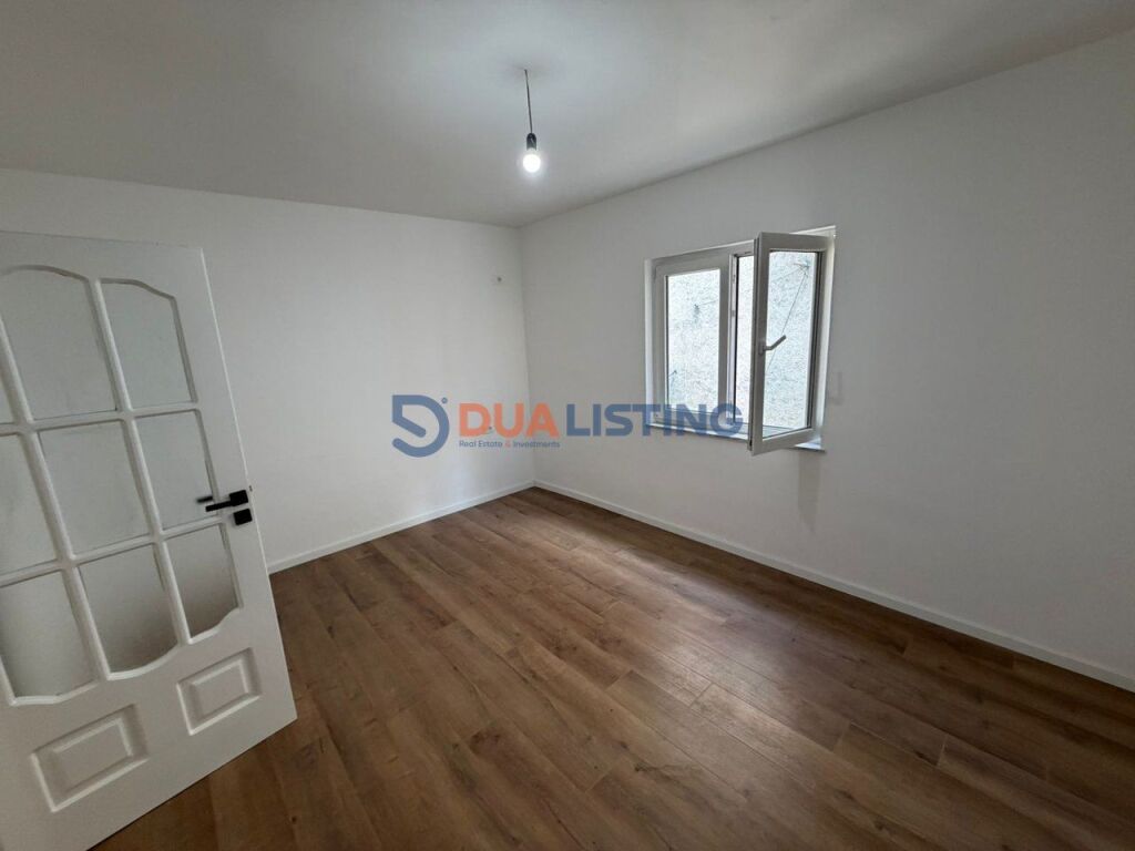 Shesim apartament 1+1+ Ballkon ne Rrugen e Kosovareve!