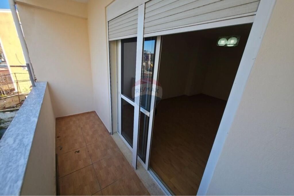 Shesim Apartament 2+1 me Hipoteke, Prane Medresese