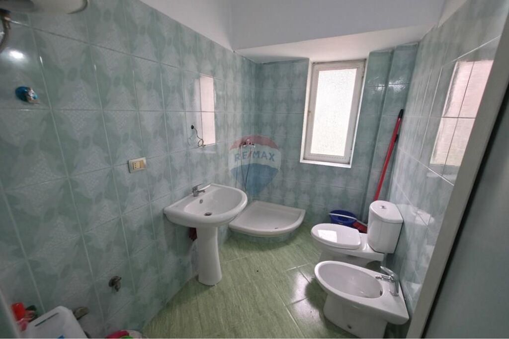 Shesim Apartament 2+1 me Hipoteke, Prane Medresese