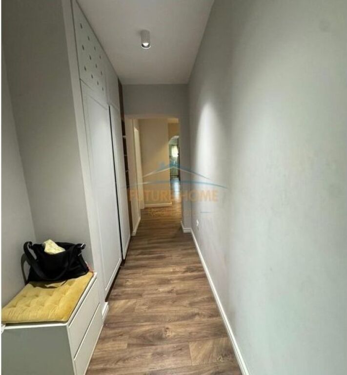 Shitet,Apartament 3+1+2, 21 Dhjetori,Tiranë