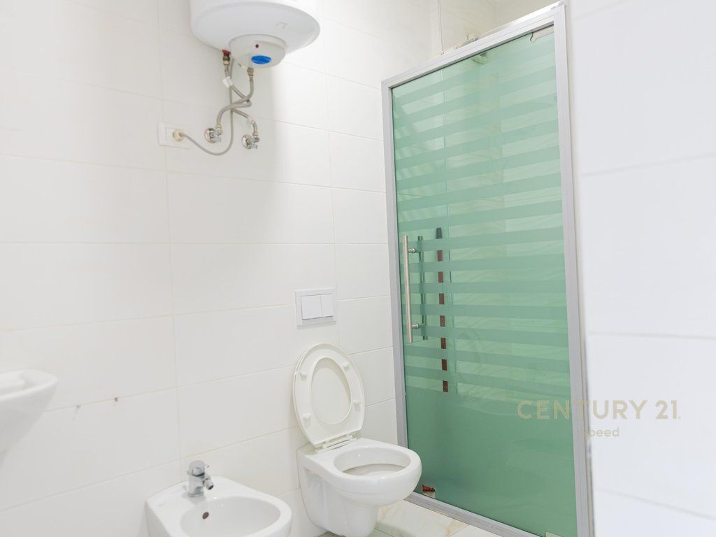 Apartament 3+1+2 për Qira në 5 Maj!