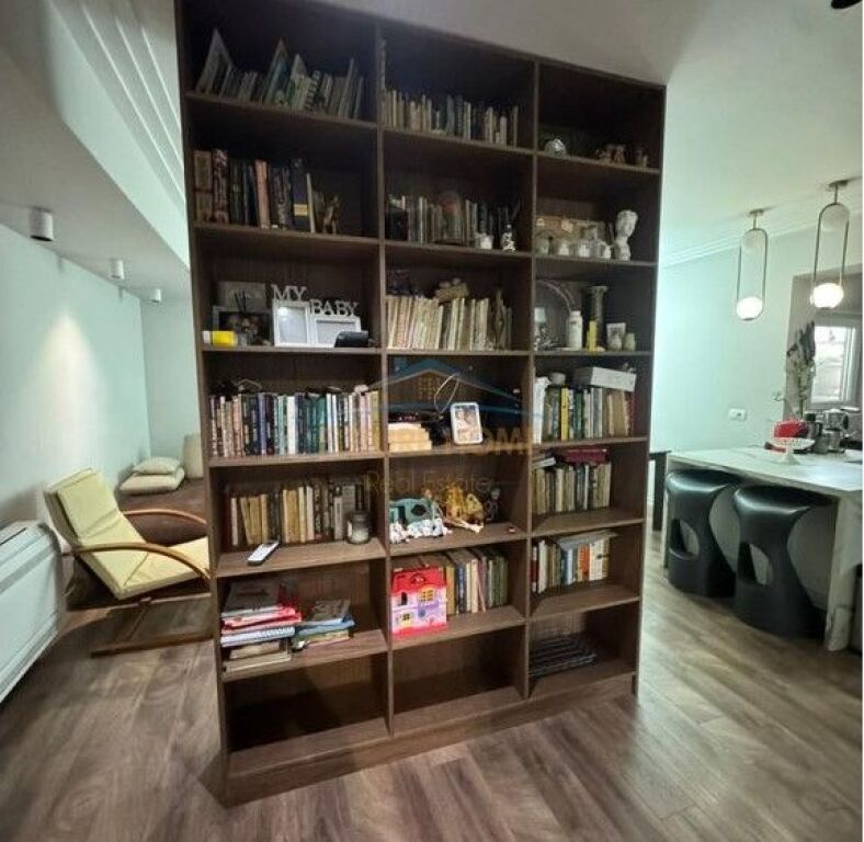 Shitet,Apartament 3+1+2, 21 Dhjetori,Tiranë