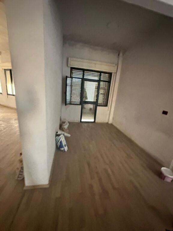 JEPET ME QERA AMBIENT BIZNESI QENDER,DURRES