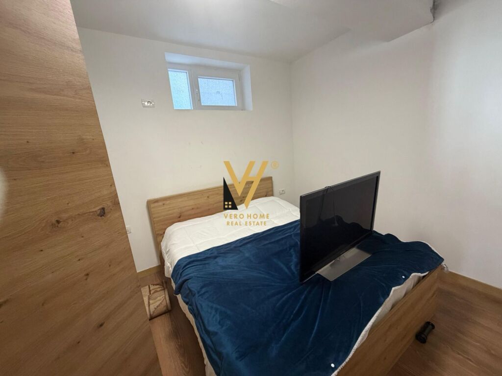 JEPET HYRJE 1+1+OBORR TE KODRA E DIELLIT 50.000 LEKE