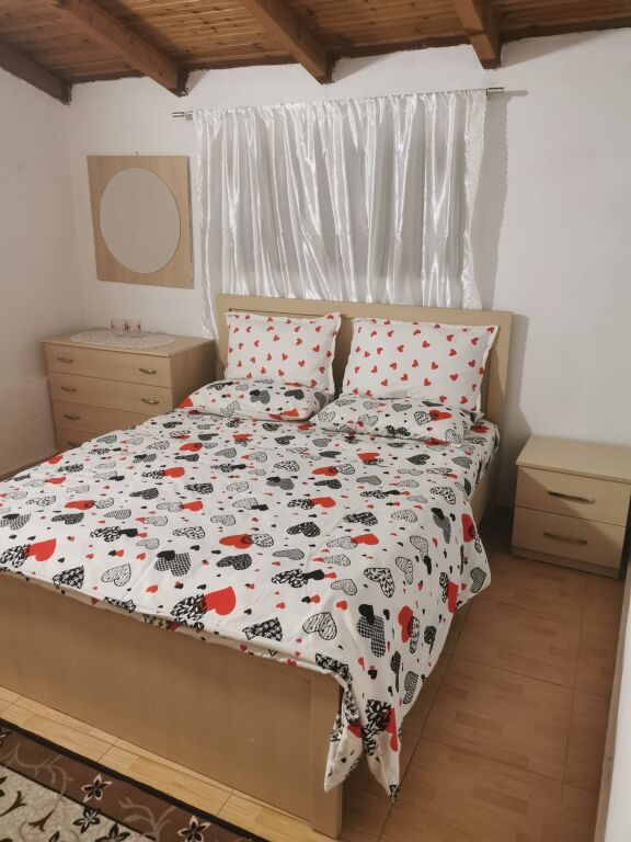 Jepet Me Qera Apartament 1+1+1 Ballkon