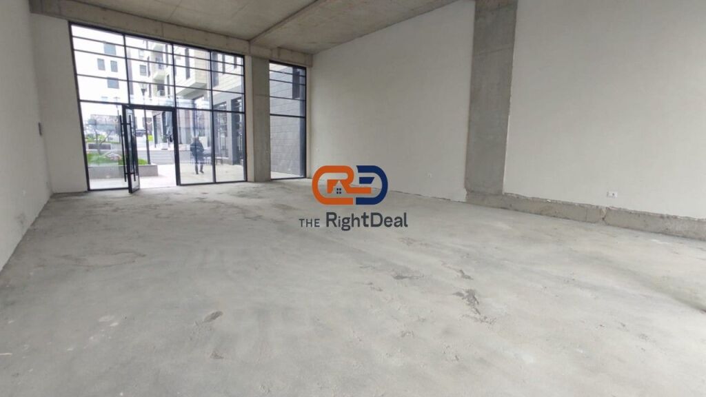 Ne Porcelan, Perballe UET, Jepet Me Qira Ambient Biznesi Me Mundesi Reklamimi!!