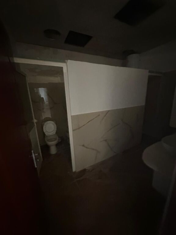 JEPET ME QERA AMBIENT BIZNESI QENDER,DURRES