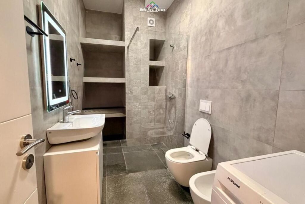 Apartament Me Qera 1+1 tek Komuna e Parisit (ID B2101466) Tirane