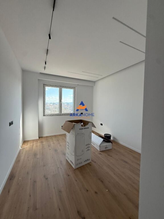 JEPET APARTAMENT ME QERA 2+1+BALLKON " AFER GEGA OIL, PASKUQAN " 60000LEKE