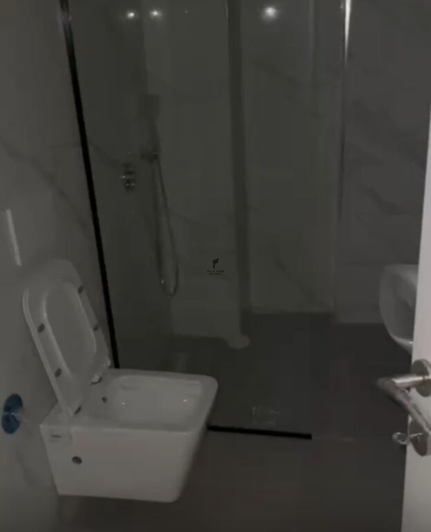 ZYRE ME QERA 60 M2 5 MAJI 50.000 LEKE FH-57960